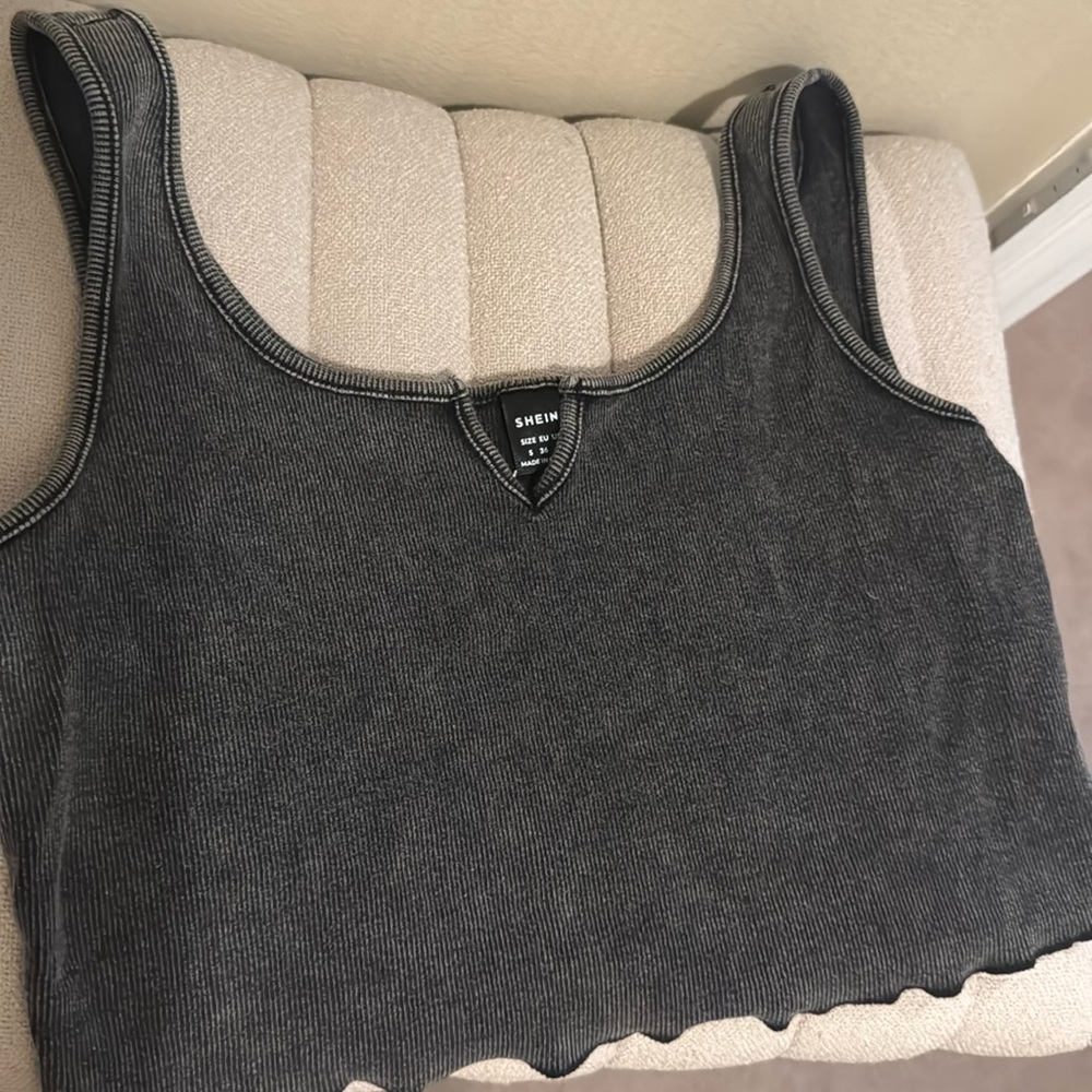 SHEIN BLACK CROP